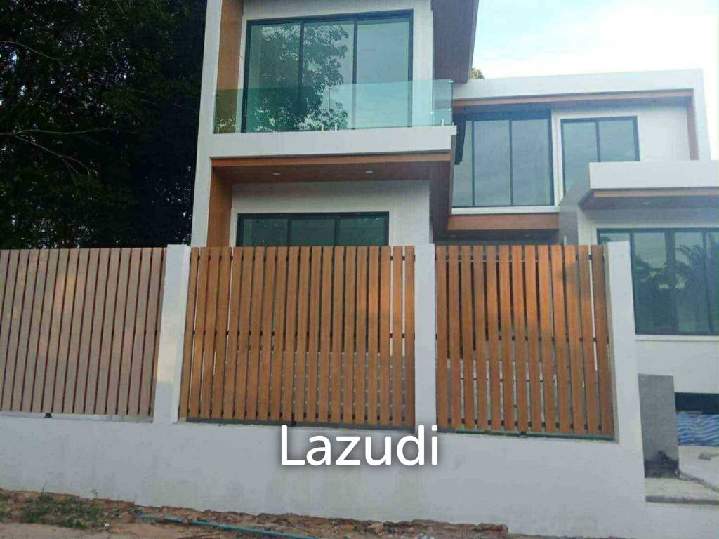 Modern Two-Story Villa in Krabi Noi Mueang Krabi