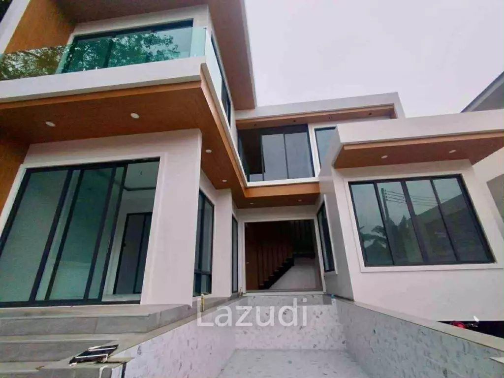 Modern Two-Story Villa in Krabi Noi Mueang Krabi