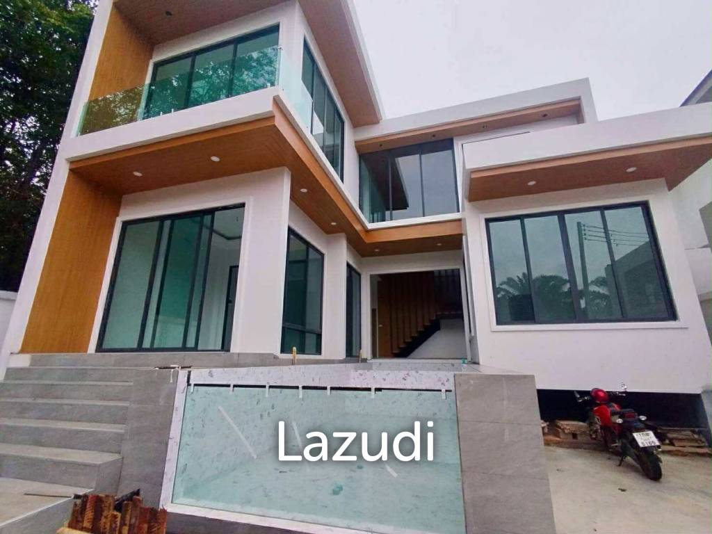 Modern Two-Story Villa in Krabi Noi Mueang Krabi