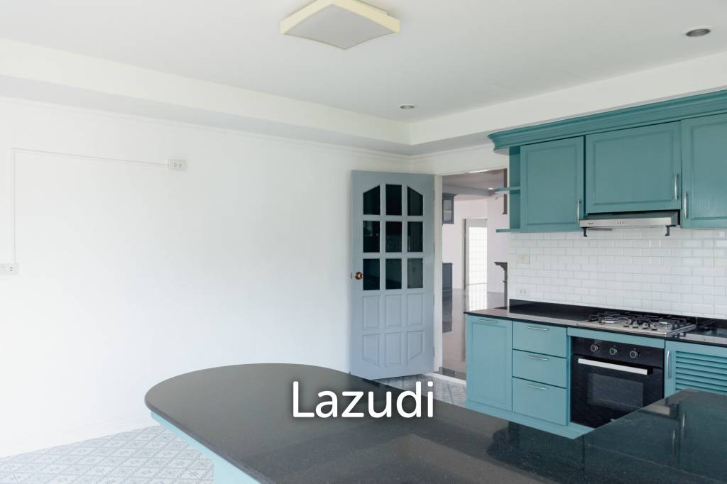 Дом 1,600 кв.м. 5 Кровать 