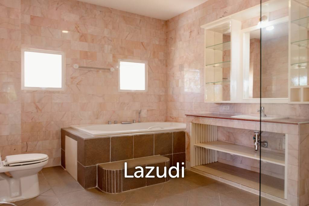 Дом 1,600 кв.м. 5 Кровать 