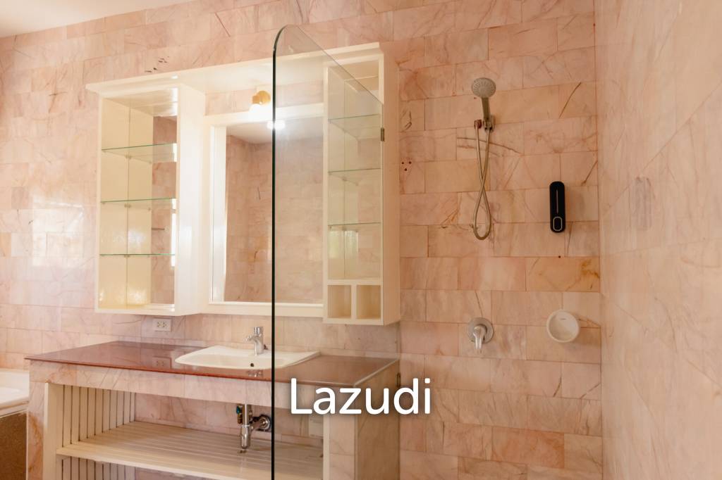 Дом 1,600 кв.м. 5 Кровать 