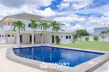 Stunning 2 Storey 5 Bed with 1 Rai land in City Center