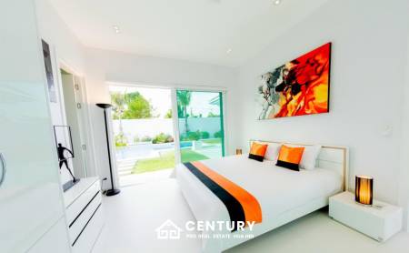 723 ตร.ม 3 เตียง 3 อาบน้ำ วิลล่า For ขาย