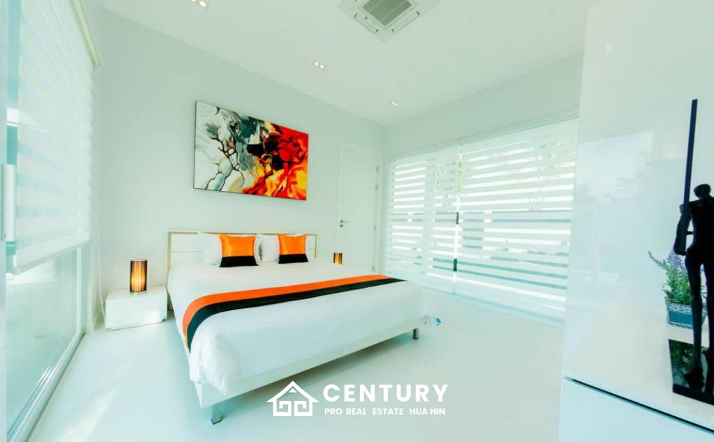 723 ตร.ม 3 เตียง 3 อาบน้ำ วิลล่า For ขาย