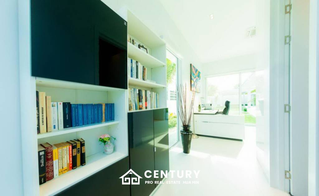 723 ตร.ม 3 เตียง 3 อาบน้ำ วิลล่า For ขาย