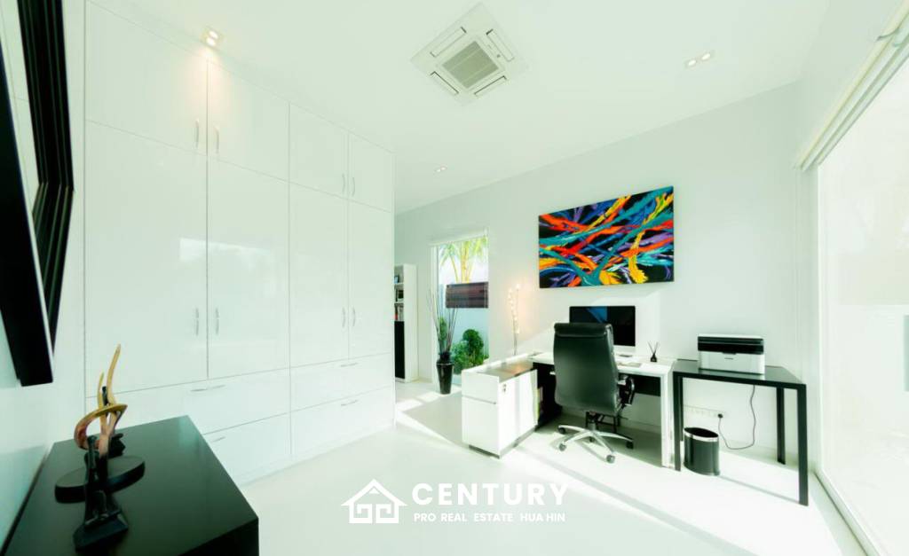 723 ตร.ม 3 เตียง 3 อาบน้ำ วิลล่า For ขาย