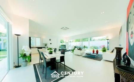 723 ตร.ม 3 เตียง 3 อาบน้ำ วิลล่า For ขาย