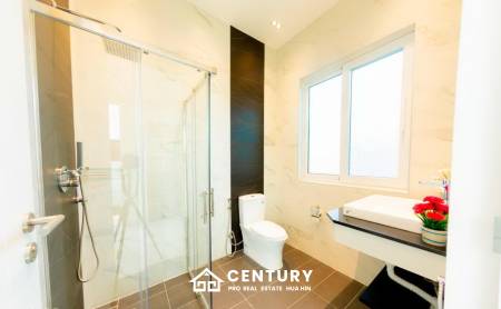 723 ตร.ม 3 เตียง 3 อาบน้ำ วิลล่า For ขาย