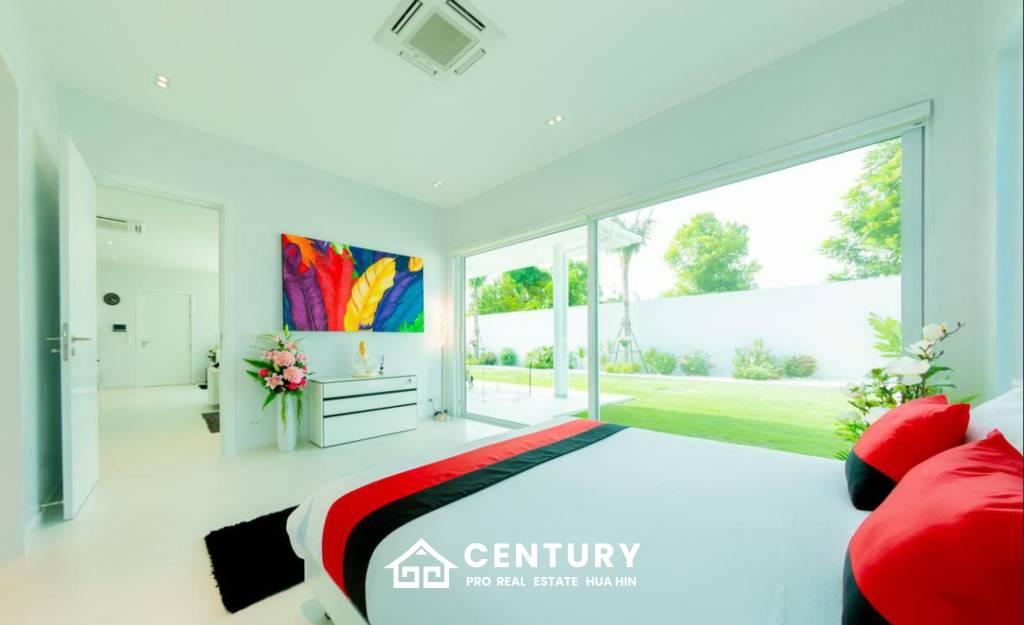 723 ตร.ม 3 เตียง 3 อาบน้ำ วิลล่า For ขาย