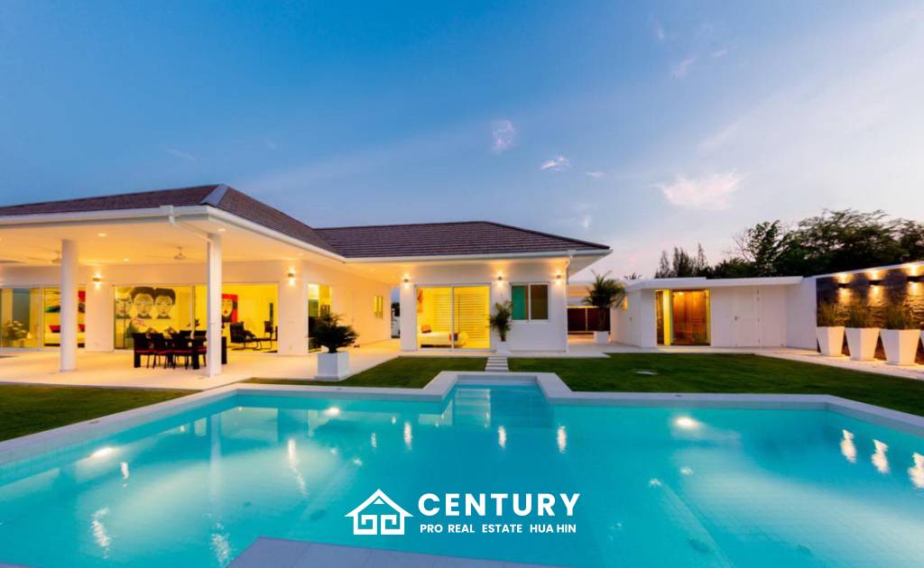 723 ตร.ม 3 เตียง 3 อาบน้ำ วิลล่า For ขาย