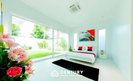 723 ตร.ม 3 เตียง 3 อาบน้ำ วิลล่า For ขาย