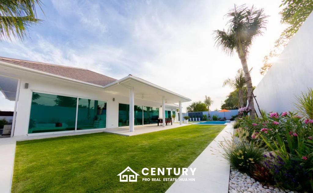 723 ตร.ม 3 เตียง 3 อาบน้ำ วิลล่า For ขาย