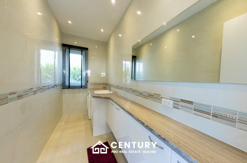 743 ตร.ม 3 เตียง 2 อาบน้ำ วิลล่า For ขาย