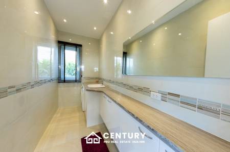 743 ตร.ม 3 เตียง 2 อาบน้ำ วิลล่า For ขาย