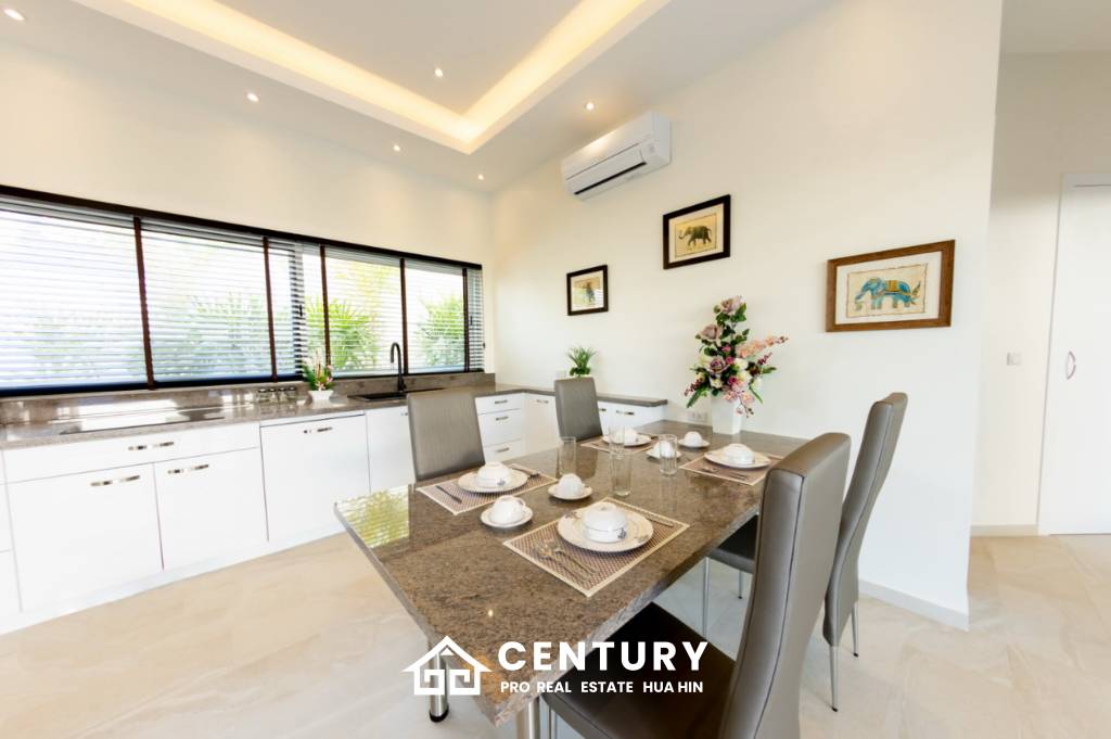 743 ตร.ม 3 เตียง 2 อาบน้ำ วิลล่า For ขาย