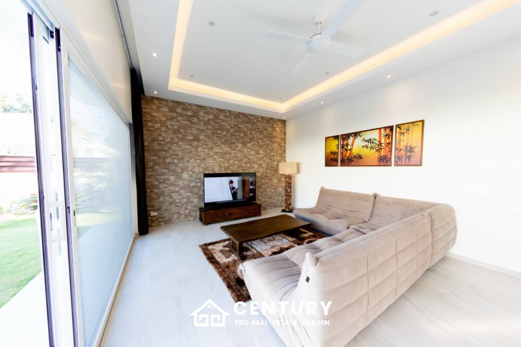 743 ตร.ม 3 เตียง 2 อาบน้ำ วิลล่า For ขาย