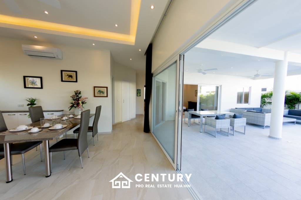 743 ตร.ม 3 เตียง 2 อาบน้ำ วิลล่า For ขาย