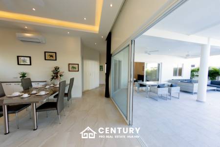 743 ตร.ม 3 เตียง 2 อาบน้ำ วิลล่า For ขาย