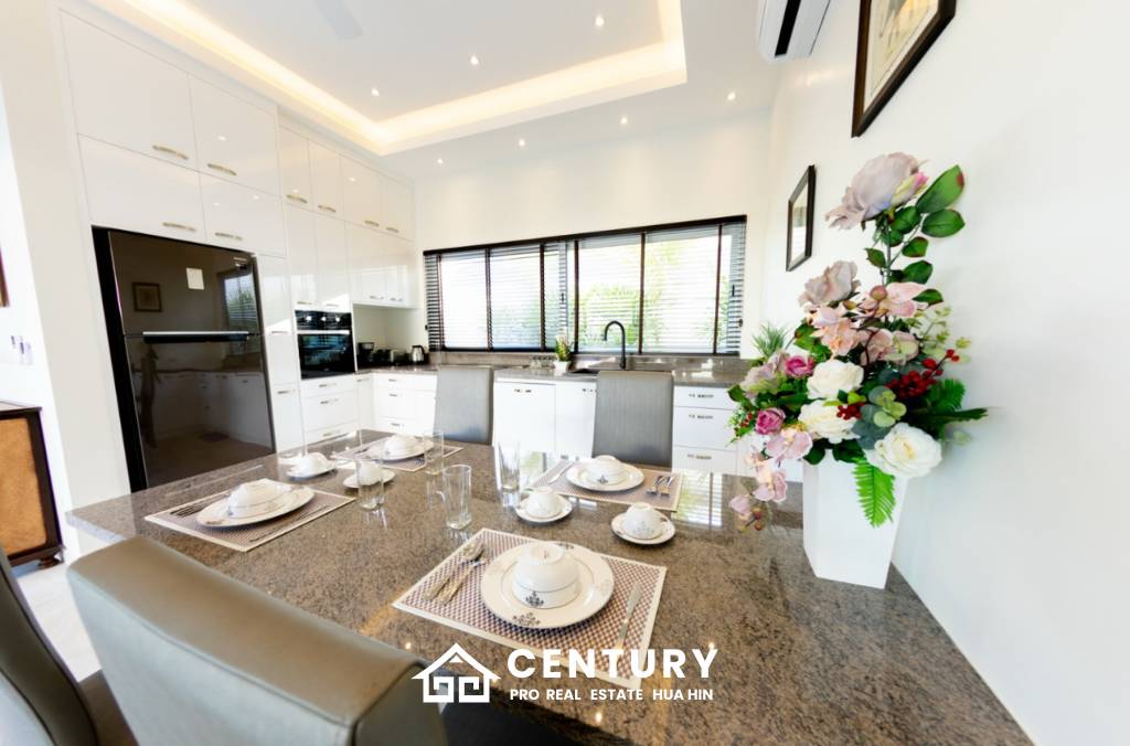 743 ตร.ม 3 เตียง 2 อาบน้ำ วิลล่า For ขาย