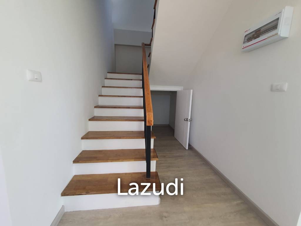 LA VALLEE LE VANA : 2 Storey 3 Bed Villa for Sale