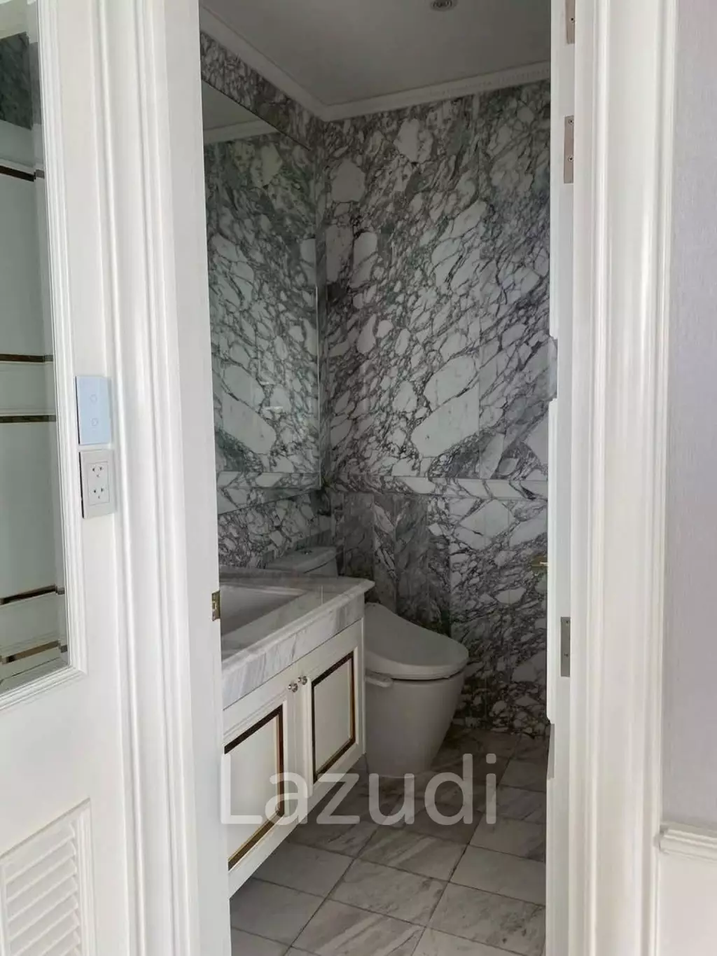 5 Bedroom 6 Bathroom 274.4 Sq.m Q Asoke