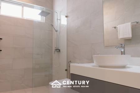 241 sqm pool villa in Hua Hin Thap Tai Eeden Luxe