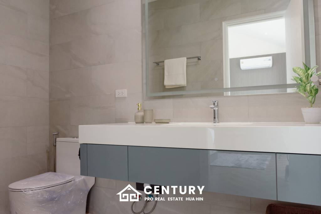 241 sqm pool villa in Hua Hin Thap Tai Eeden Luxe