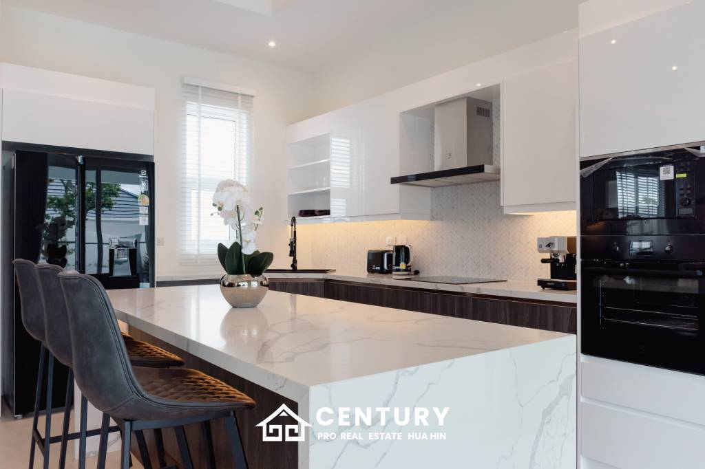 241 sqm pool villa in Hua Hin Thap Tai Eeden Luxe