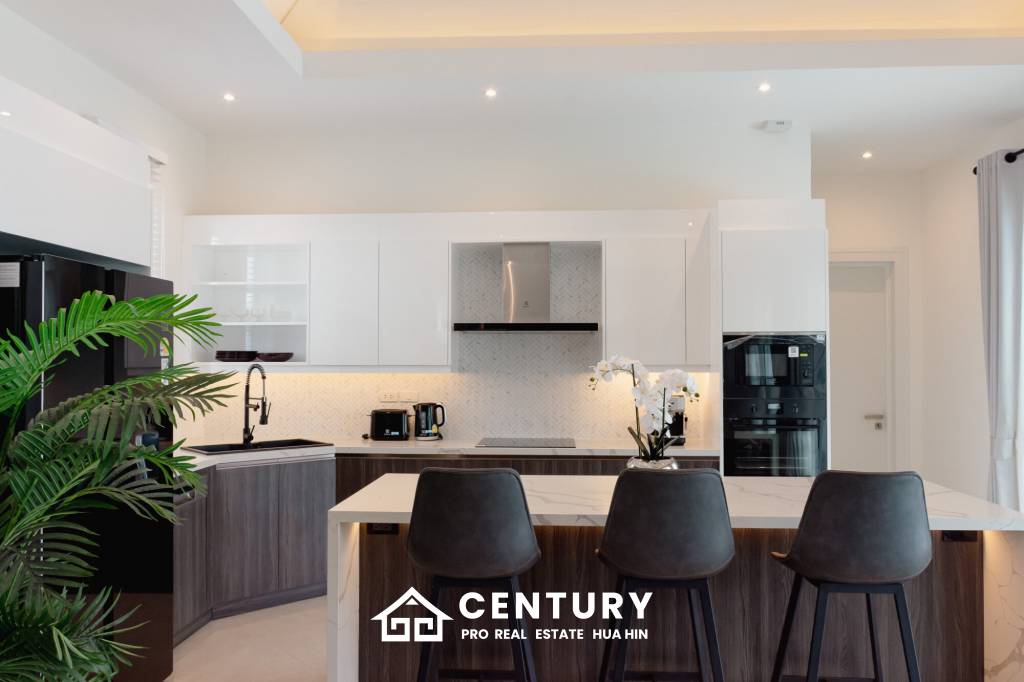 241 sqm pool villa in Hua Hin Thap Tai Eeden Luxe