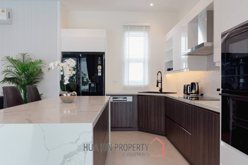 241 sqm pool villa in Hua Hin Thap Tai Eeden Luxe