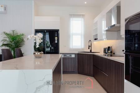 241 sqm pool villa in Hua Hin Thap Tai Eeden Luxe