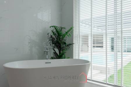 241 sqm pool villa in Hua Hin Thap Tai Eeden Luxe