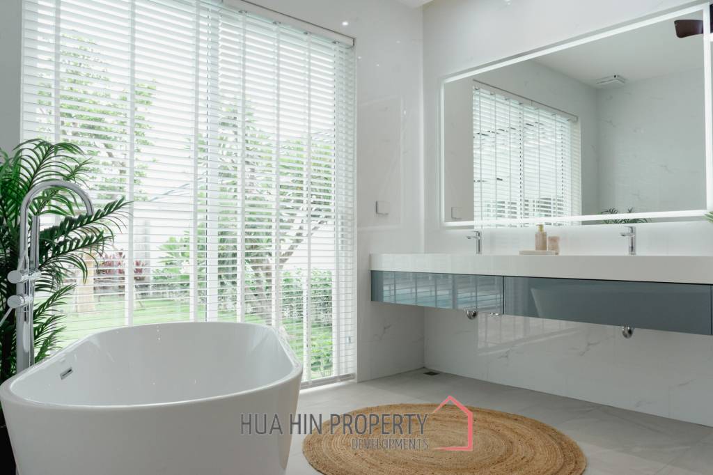 241 sqm pool villa in Hua Hin Thap Tai Eeden Luxe