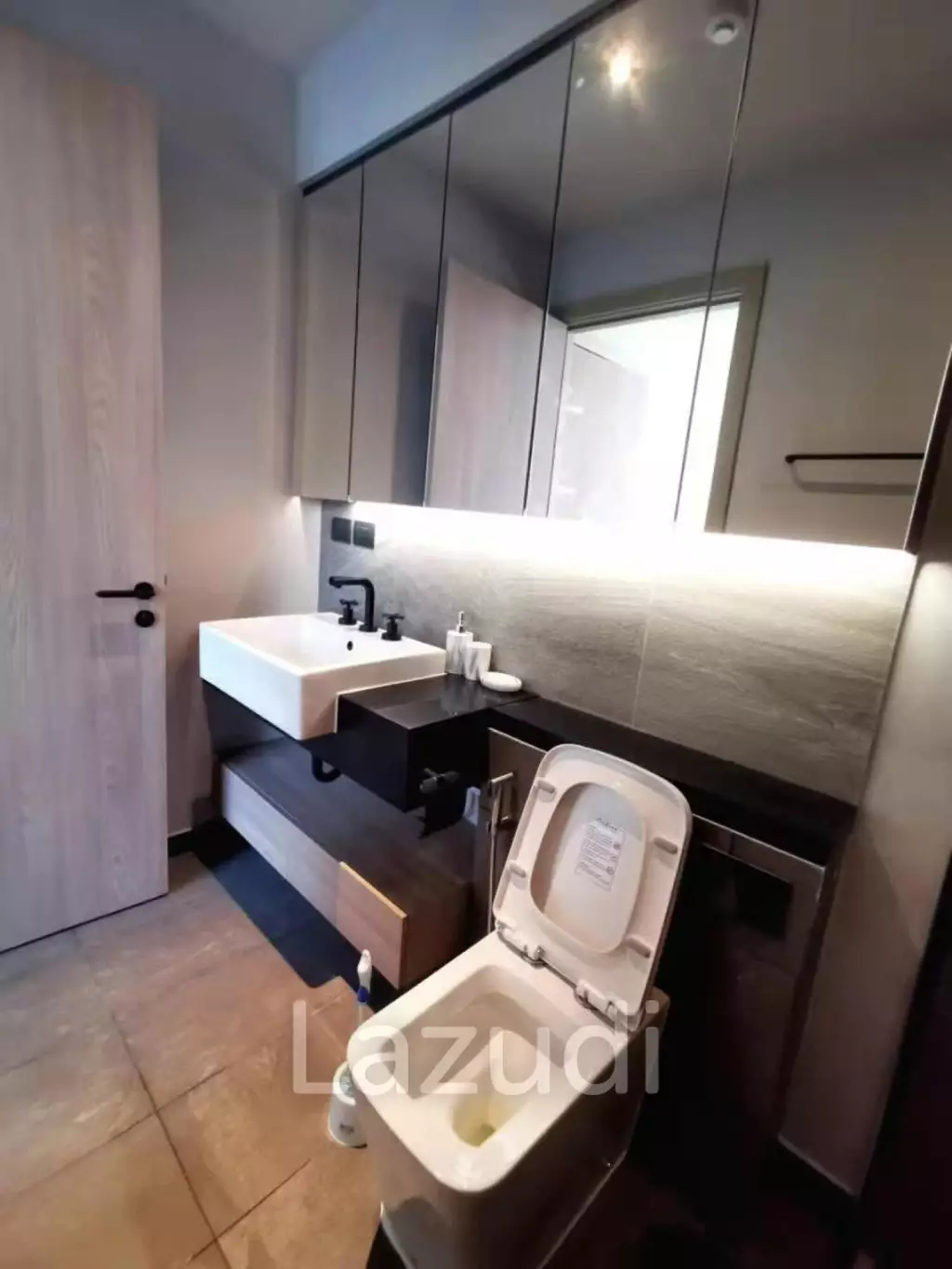 The Lofts Asoke: 1-Bedroom Condo with City View