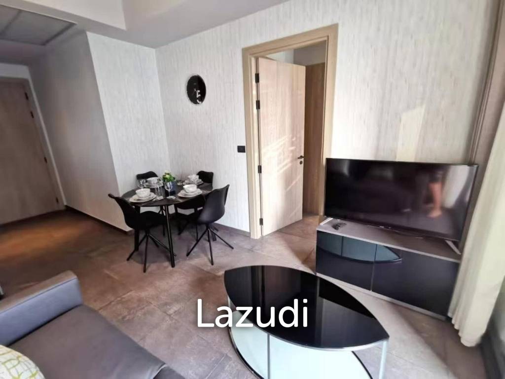 The Lofts Asoke: 1-Bedroom Condo with City View