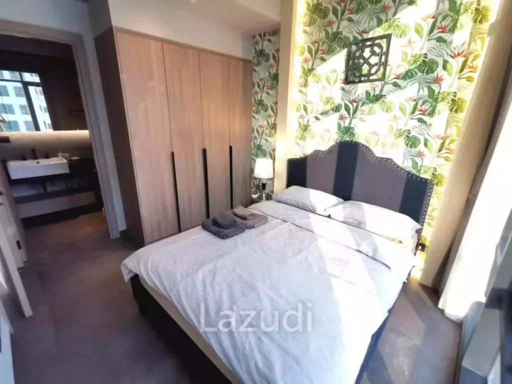 The Lofts Asoke: 1-Bedroom Condo with City View