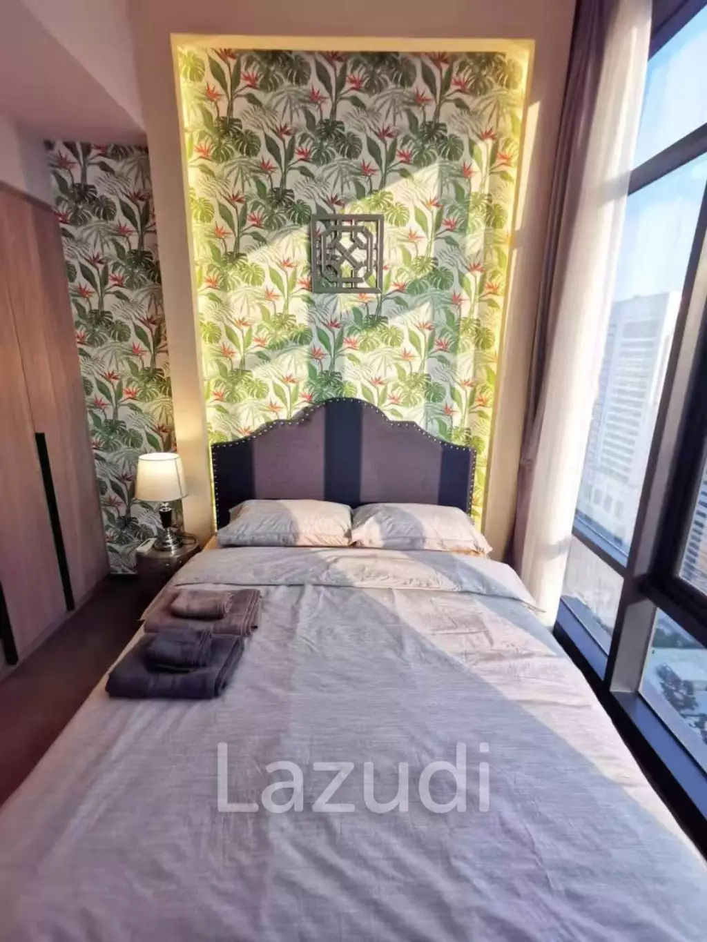 The Lofts Asoke: 1-Bedroom Condo with City View