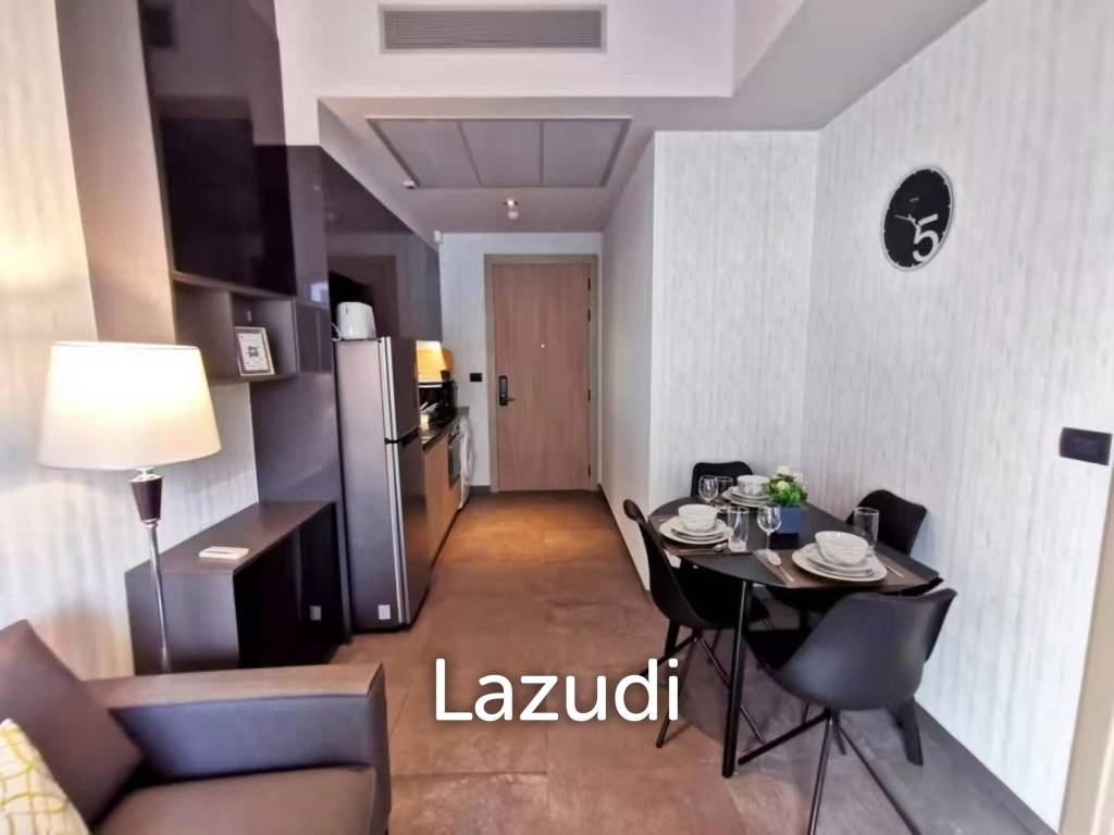 The Lofts Asoke: 1-Bedroom Condo with City View