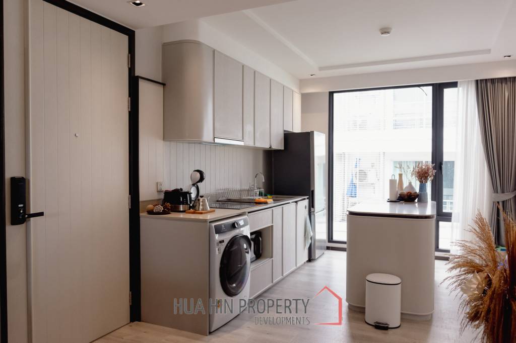 Luxury Beachfront condo in the heart of the city