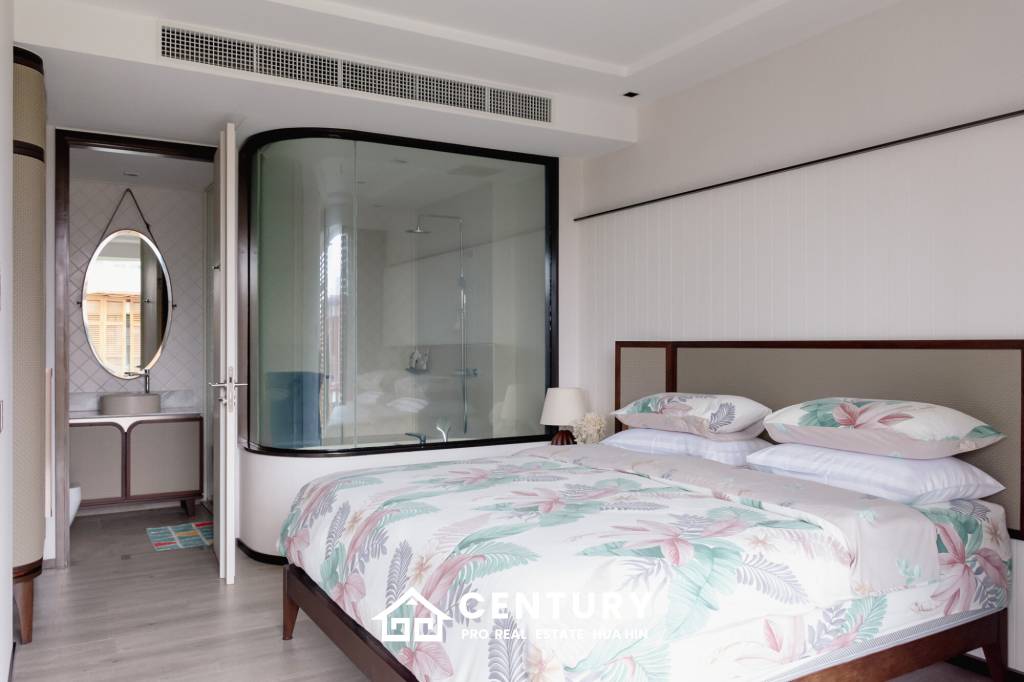 Luxury Beachfront condo in the heart of the city