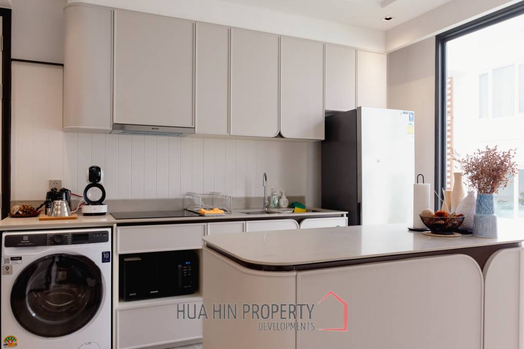 Luxury Beachfront condo in the heart of the city