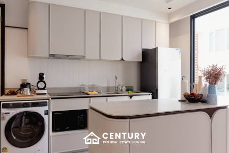 Luxury Beachfront condo in the heart of the city