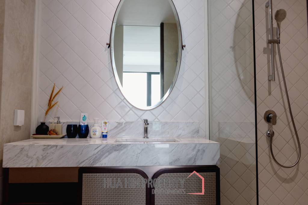 Luxury Beachfront condo in the heart of the city