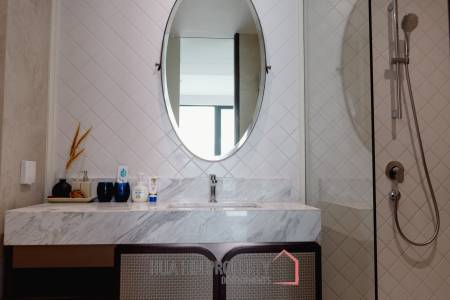 Luxury Beachfront condo in the heart of the city