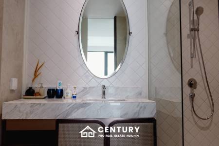 Luxury Beachfront condo in the heart of the city