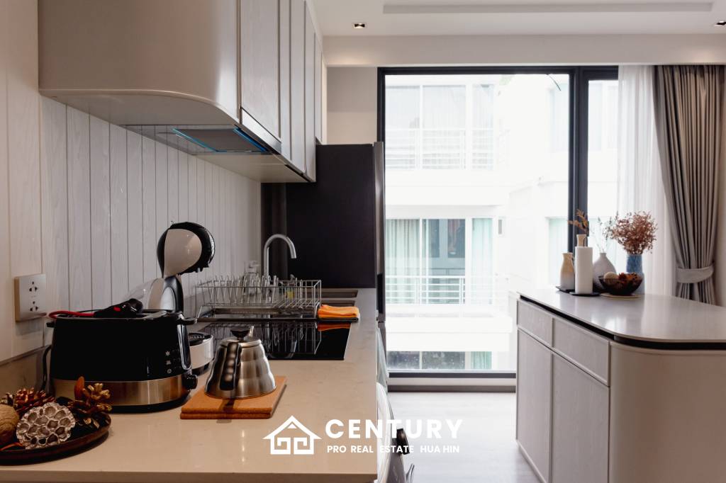 Luxury Beachfront condo in the heart of the city