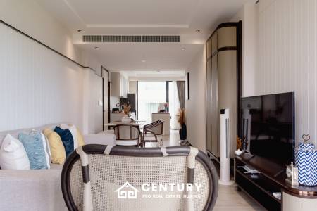 Luxury Beachfront condo in the heart of the city