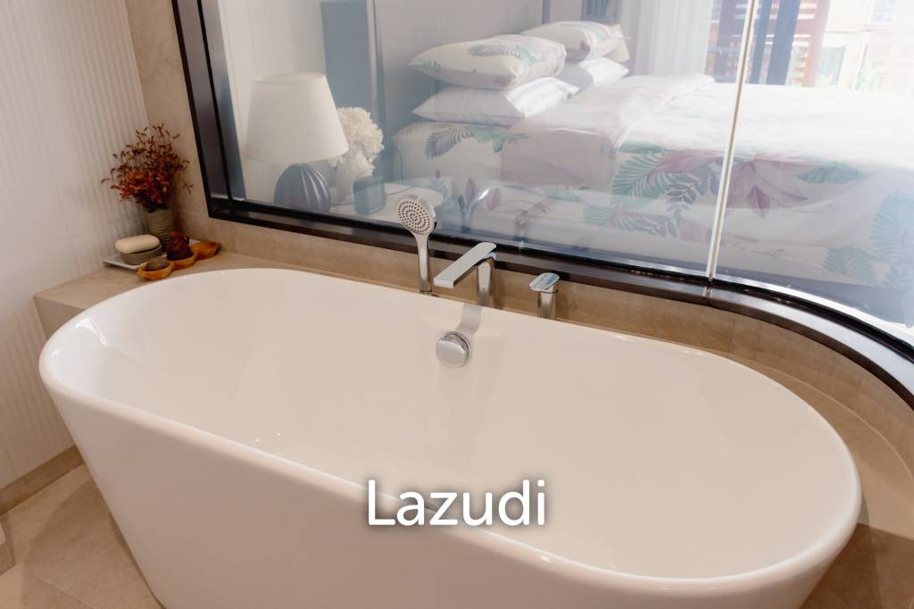 Luxury Beachfront condo in the heart of the city