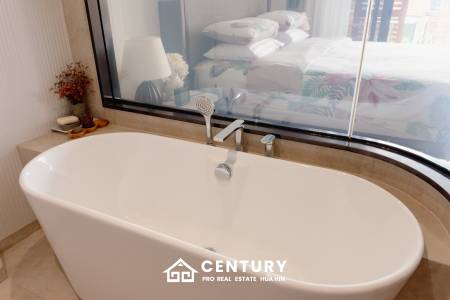 Luxury Beachfront condo in the heart of the city